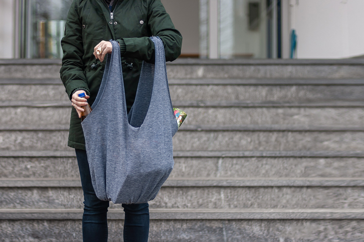 Do it yourself: Upcycling-Tasche aus einem T-Shirt