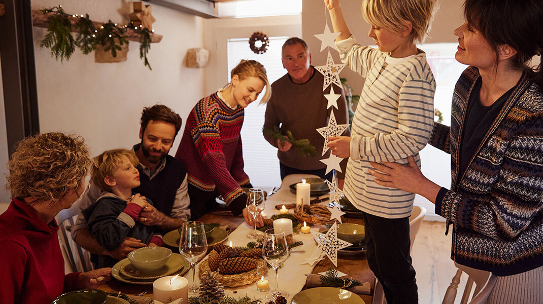 Gemütliche Weihnachtsvorbereitungen zu Hause